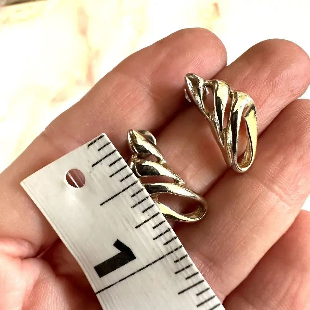 Silver tone post earrings - Picture 7 of 7